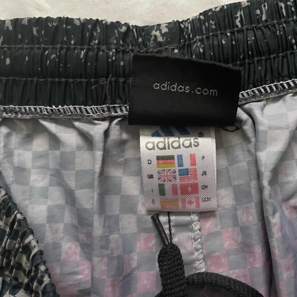 ✨SOLD✨ RARE Adidas Checkered Shorts - Picture 5 of 10